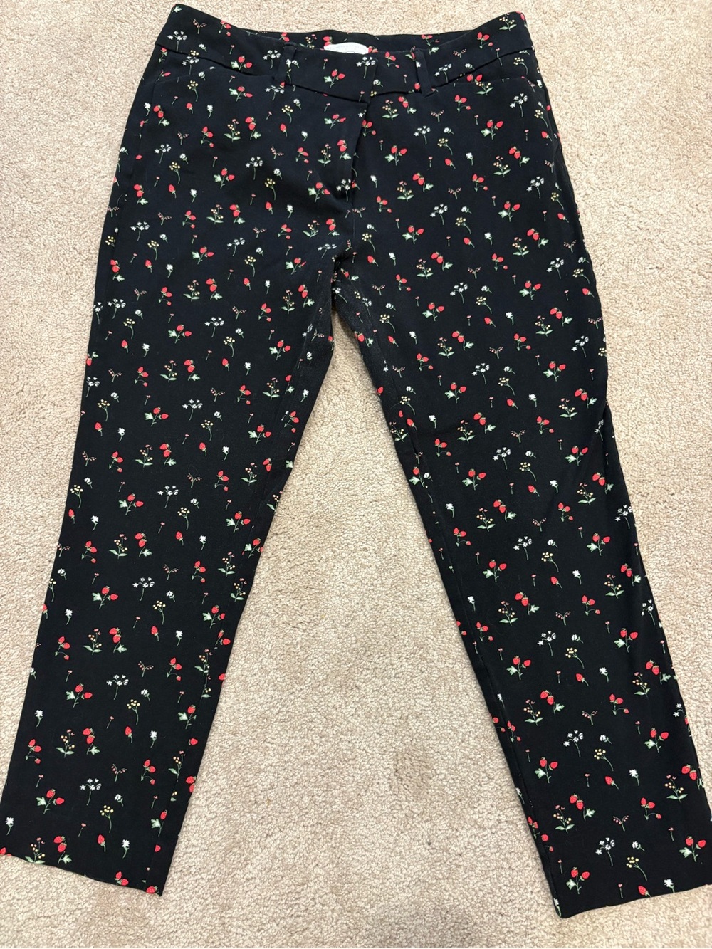 New York & Company Black Slim Floral Pants with Red Rose Print